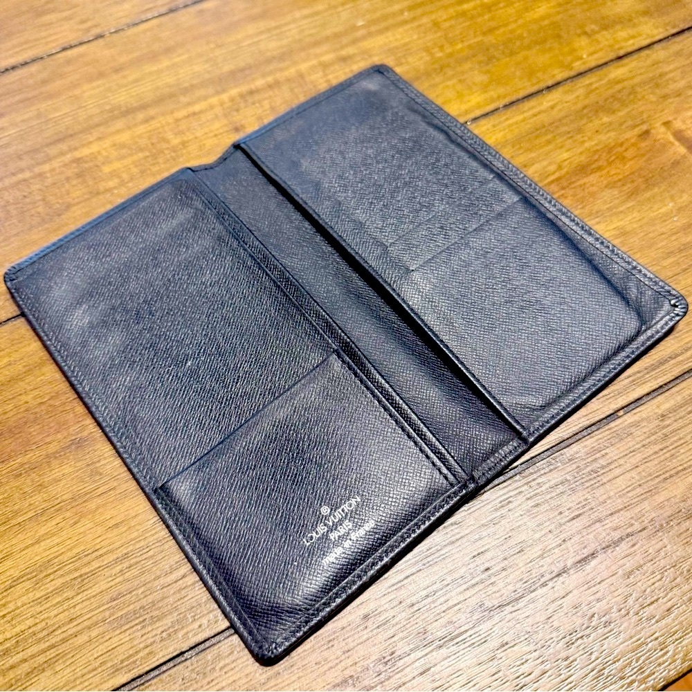 Louis Vuitton Taiga Bifold